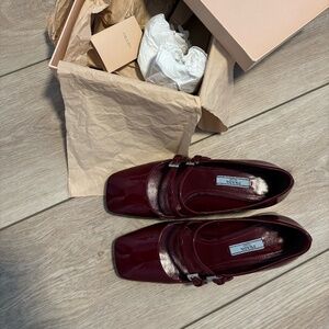 Prada Vernice Porpora Square Toe  Mary Jane Pump with straps.